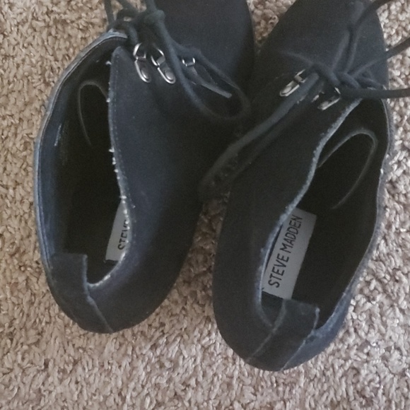 Steve Madden Black Tanngoo Ankle Booties - Picture 4 of 4